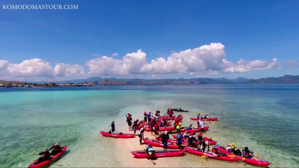 kayaking tour komodo