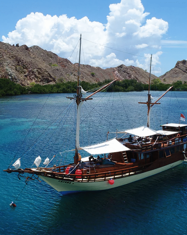 komodo boat tour